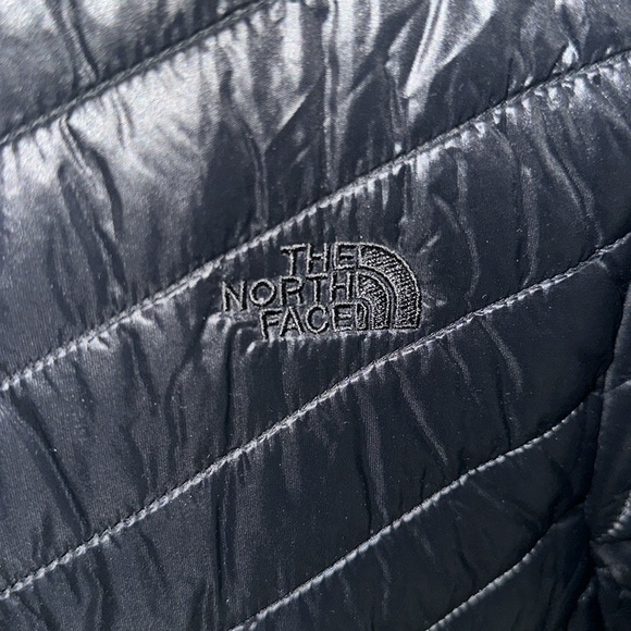 Women’s North Face Coat with Cinchable Waist, Black Size Medium - Picture 4 of 4